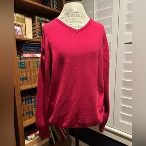 Chic 100% Cotton V-Neck Sweater in Vibrant Pink